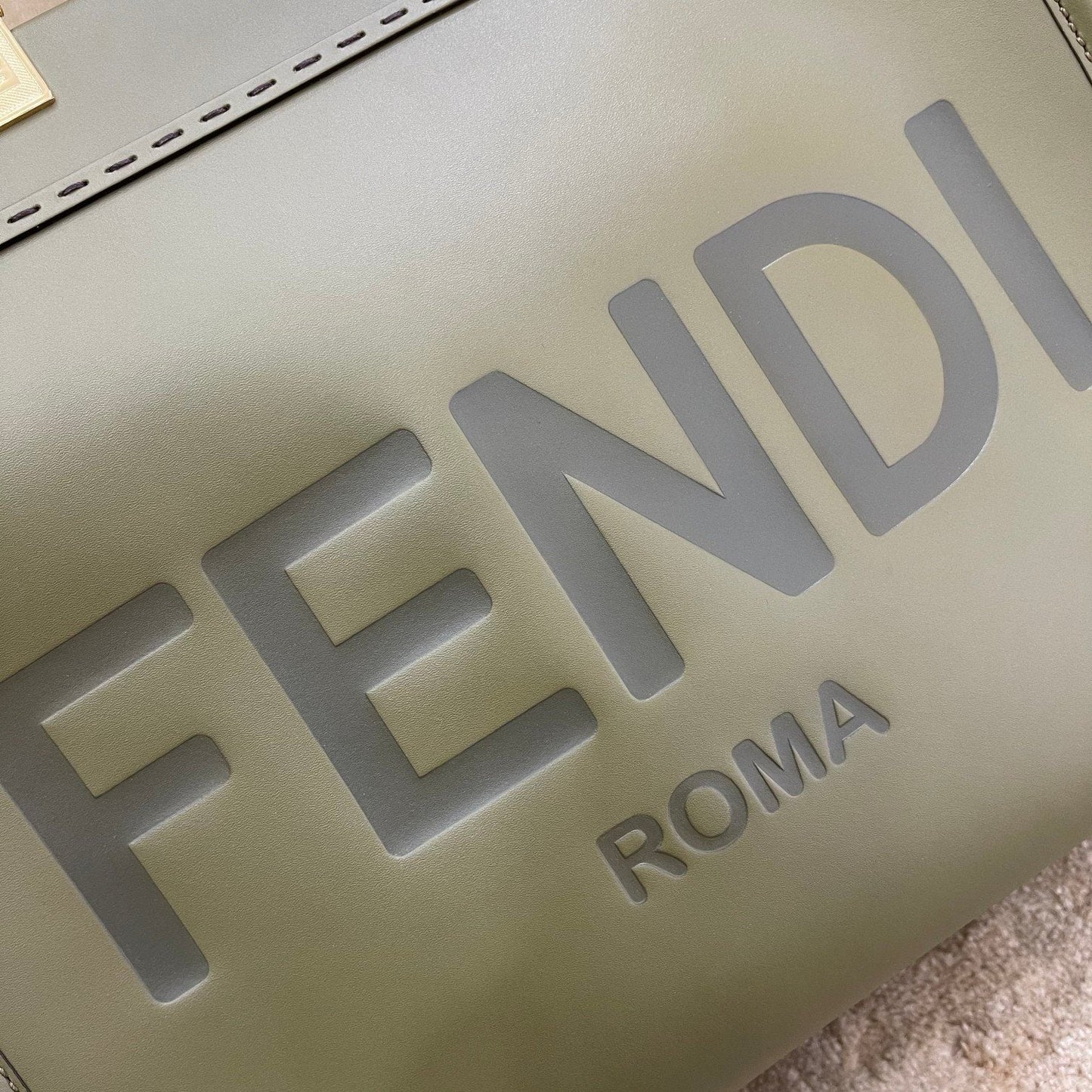 Grand sac cabas SHINE 35 en cuir de veau vert olive