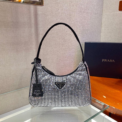 SAC HOBO ÉTINCELANT 23 EN NYLON NOIR ENTIÈREMENT ORNÉ DE CRISTAUX