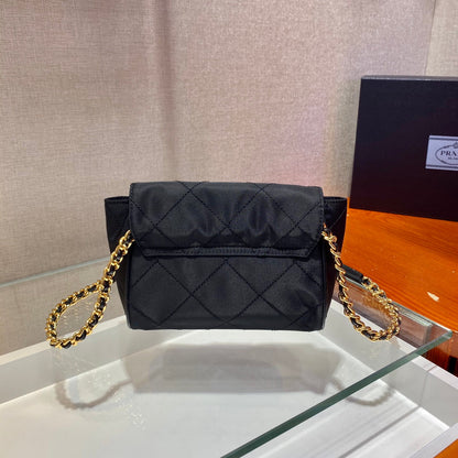スモールキルティングフラップバッグ 18インチ ブラック RE-NYLON ファブリック ゴールドチェーン