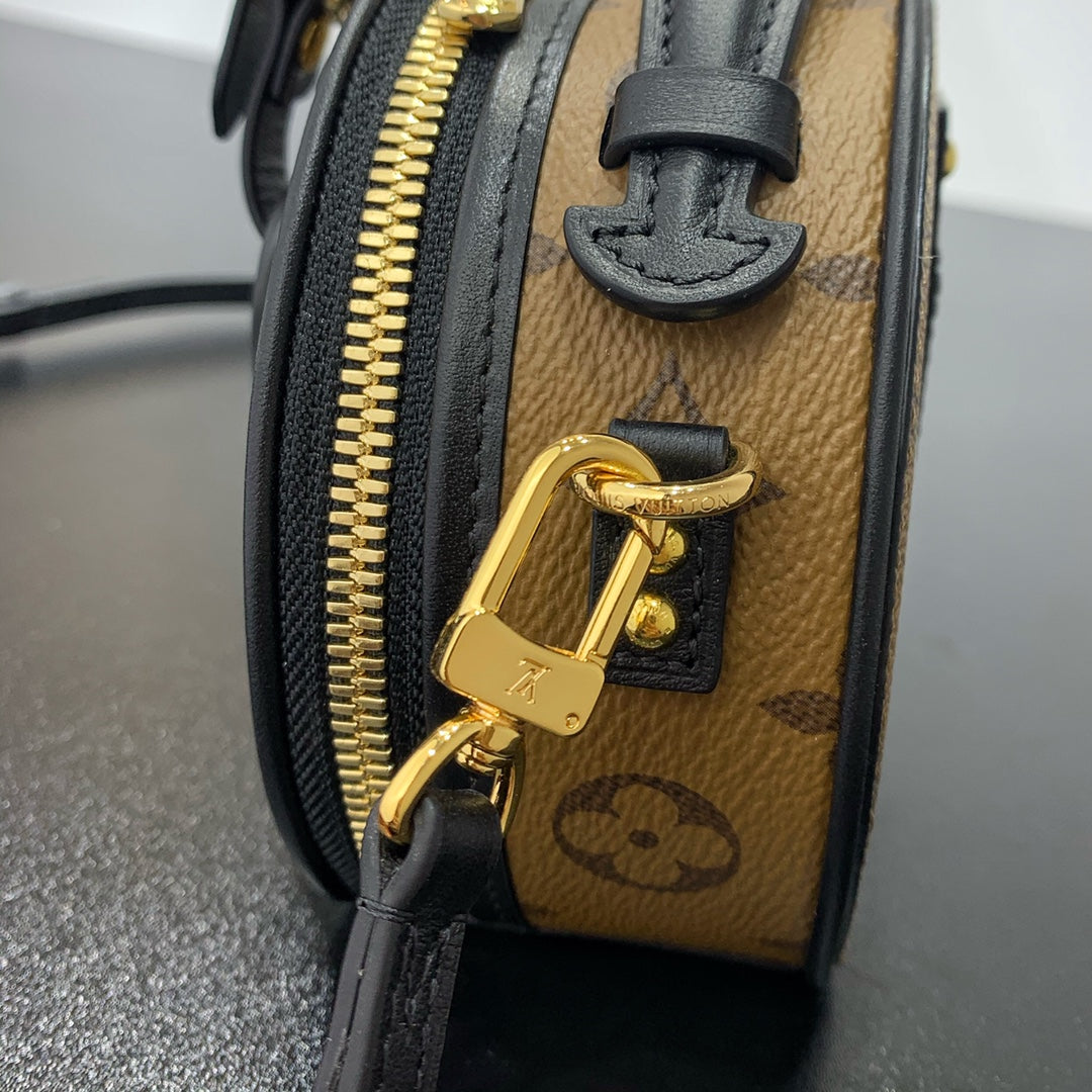 MINI BOÎTE CHAPEAU 13 EN TOILE INVERSE MONOGRAMME MARRON QUINCAILLERIE DORÉ