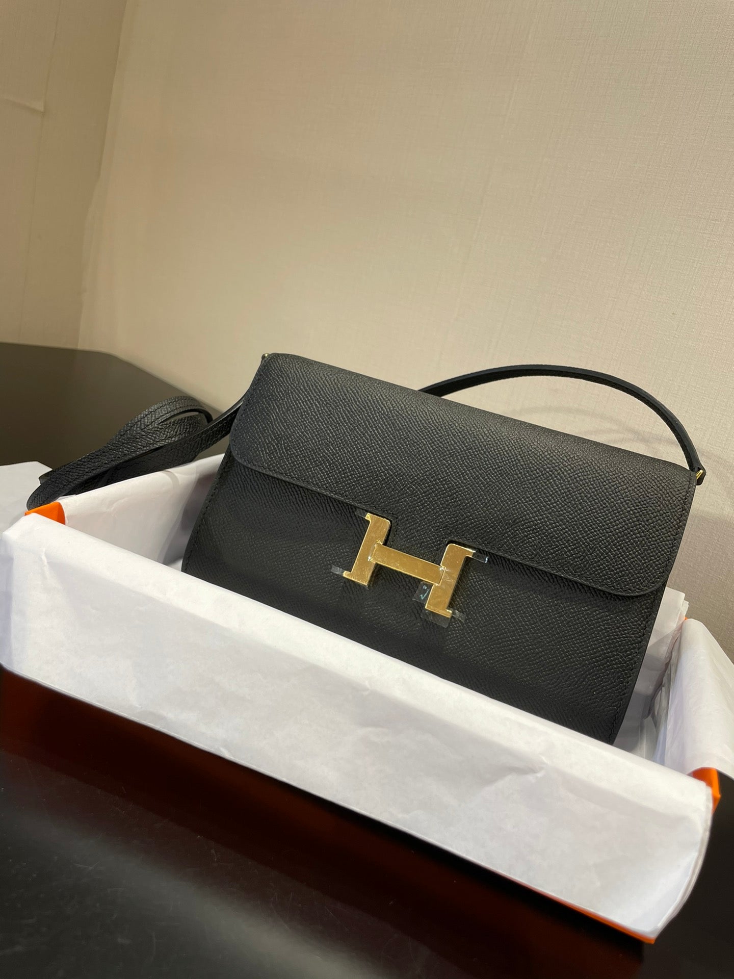 CONSTANCE TO GO 20.5 NOIR EPSOM OR QUINCAILLERIE