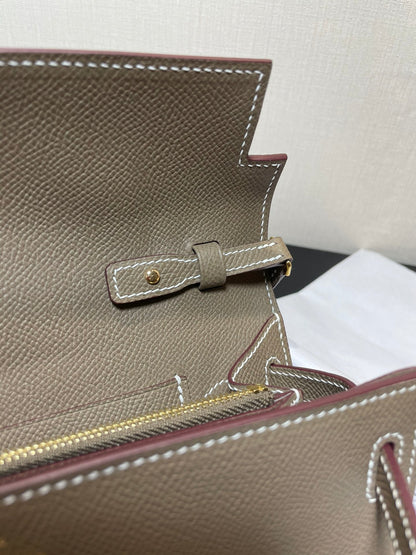 Portefeuille Kelly To Go 20,5 pouces en cuir Epsom étoupe, quincaillerie dorée