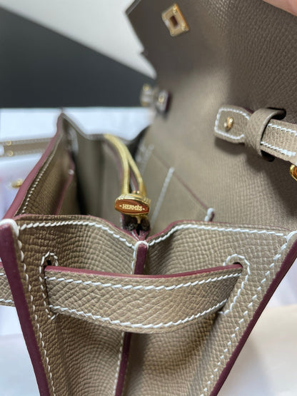 Portefeuille Kelly To Go 20,5 pouces en cuir Epsom étoupe, quincaillerie dorée