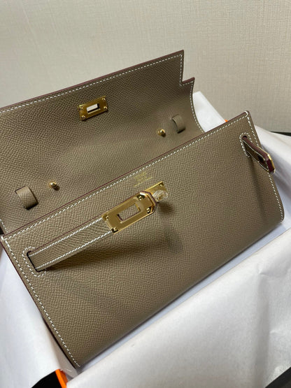 Portefeuille Kelly To Go 20,5 pouces en cuir Epsom étoupe, quincaillerie dorée