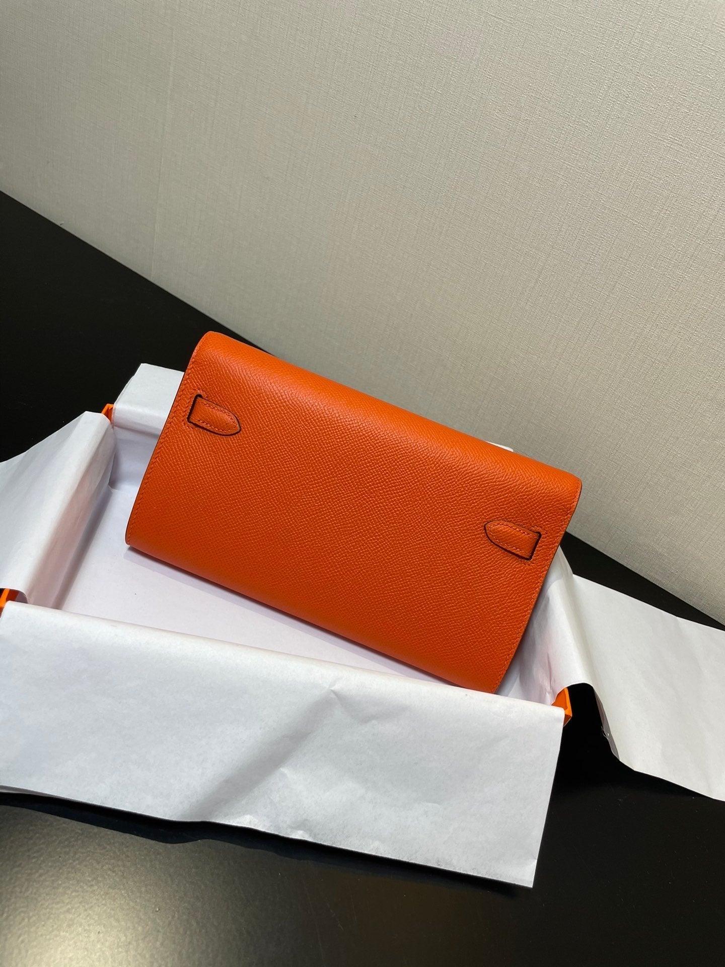 Portefeuille Kelly To Go 20,5 pouces en cuir Epsom orange et matériel doré