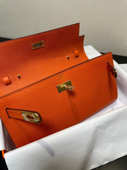 Portefeuille Kelly To Go 20,5 pouces en cuir Epsom orange et matériel doré