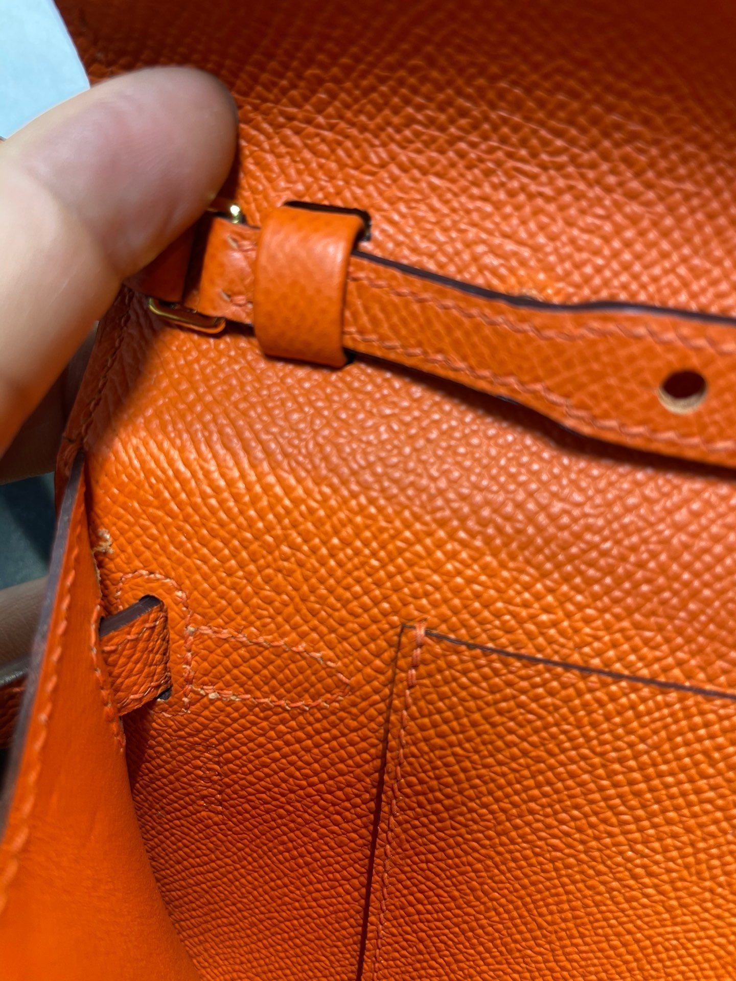 Portefeuille Kelly To Go 20,5 pouces en cuir Epsom orange et matériel doré