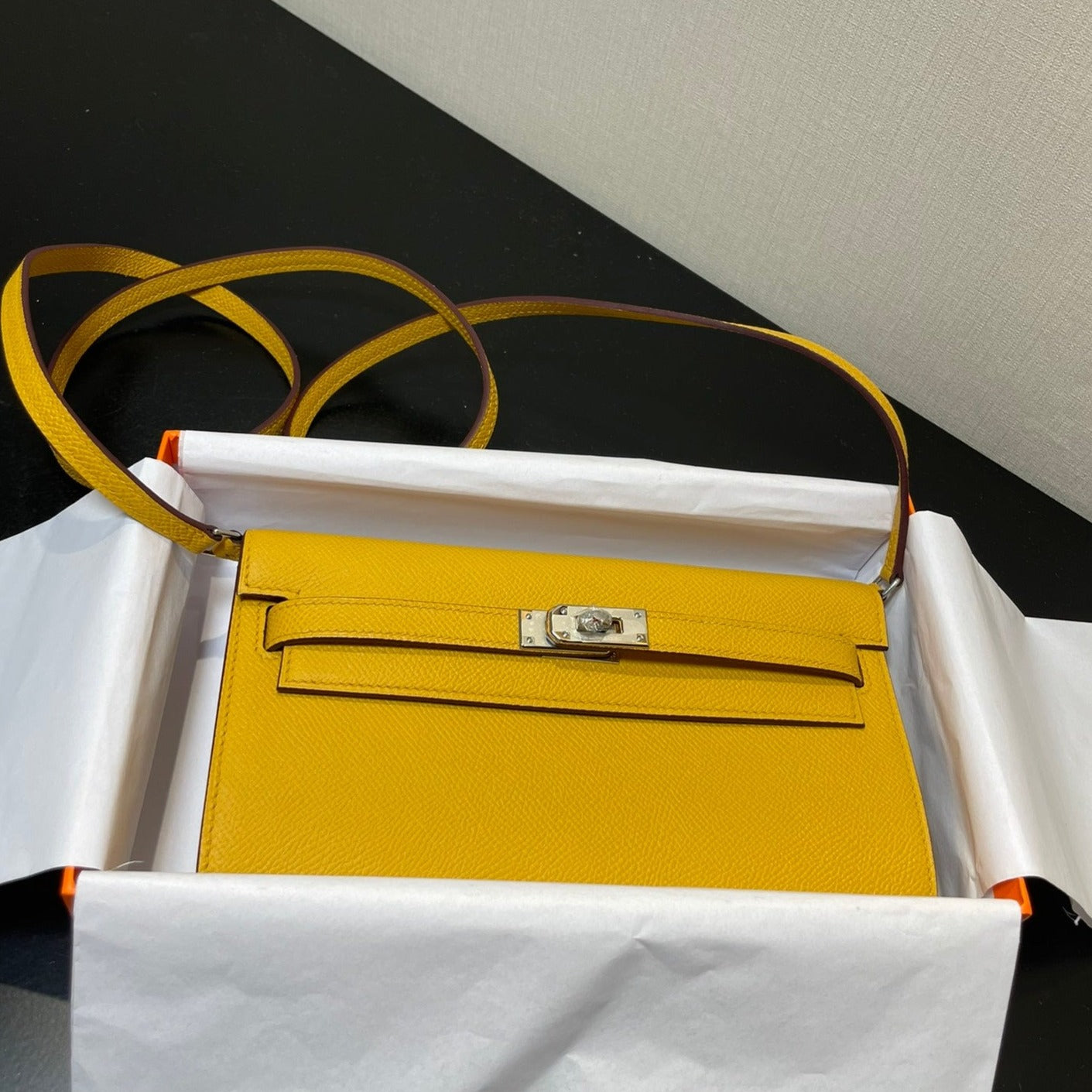 Kelly WOC 20,5 jaune Epsom matériel argenté