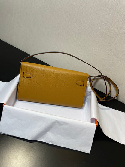 Portefeuille Kelly To Go 20,5 pouces en kraft Epsom avec quincaillerie dorée