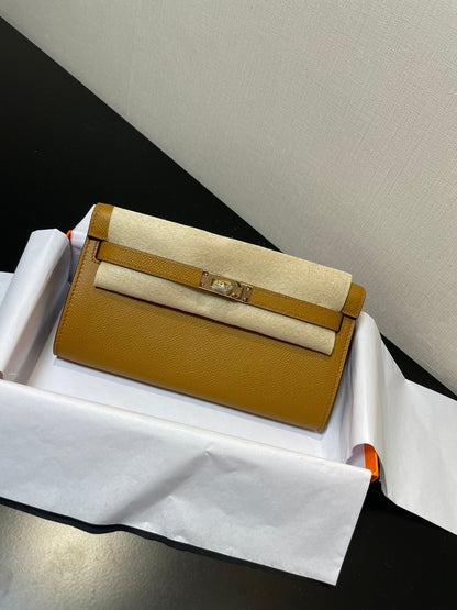 Portefeuille Kelly To Go 20,5 pouces en kraft Epsom avec quincaillerie dorée