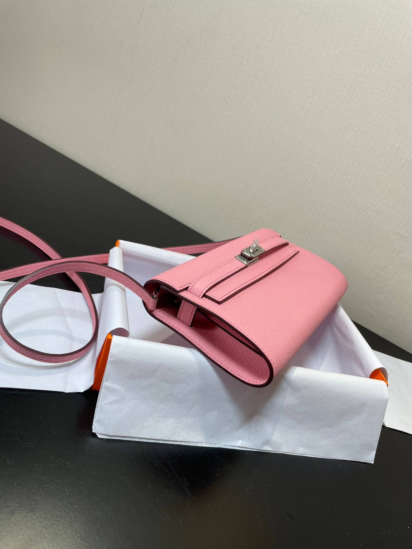 ケリー トゥ ゴー ウォレット 20.5 ピンク エプソム シルバー金具