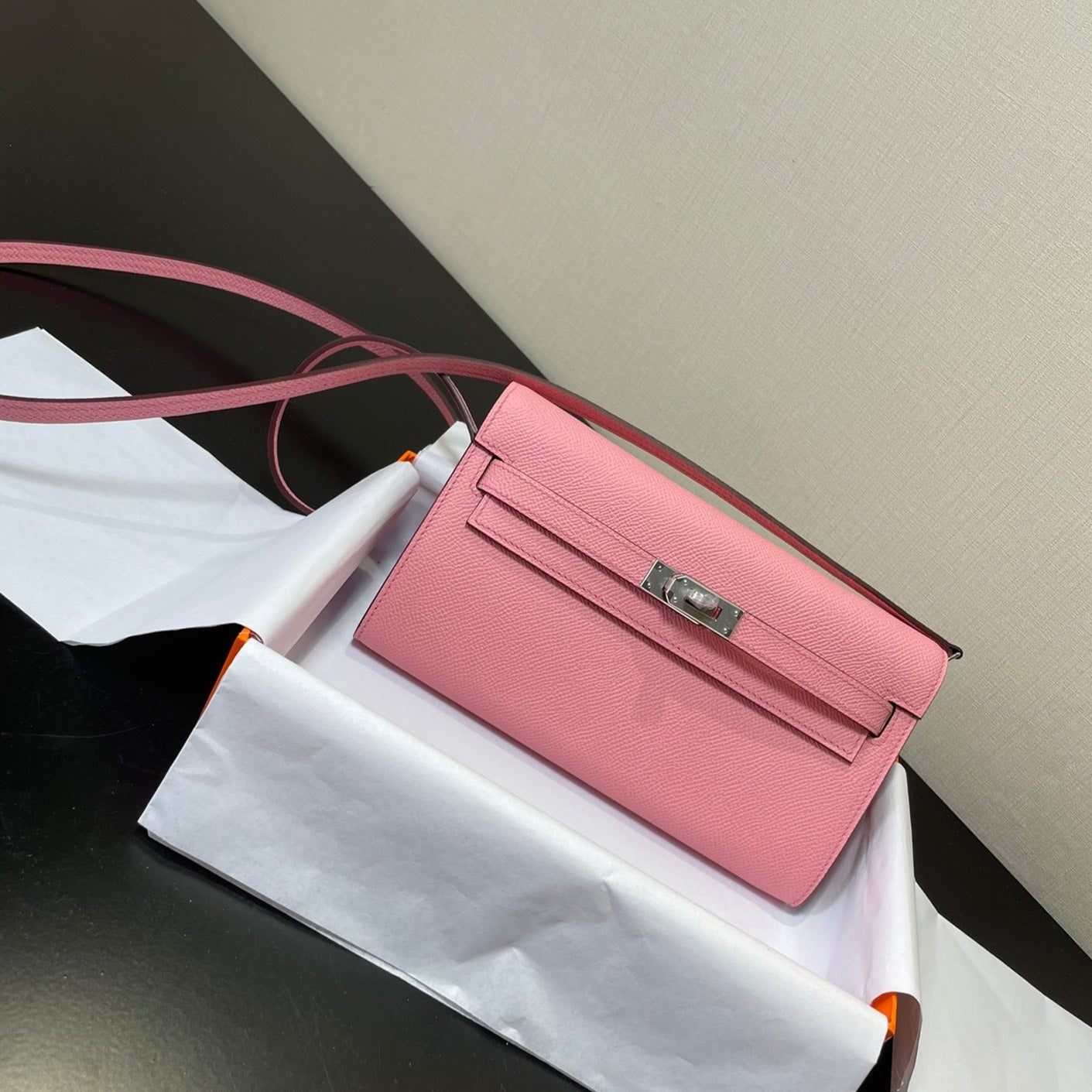 ケリー トゥ ゴー ウォレット 20.5 ピンク エプソム シルバー金具