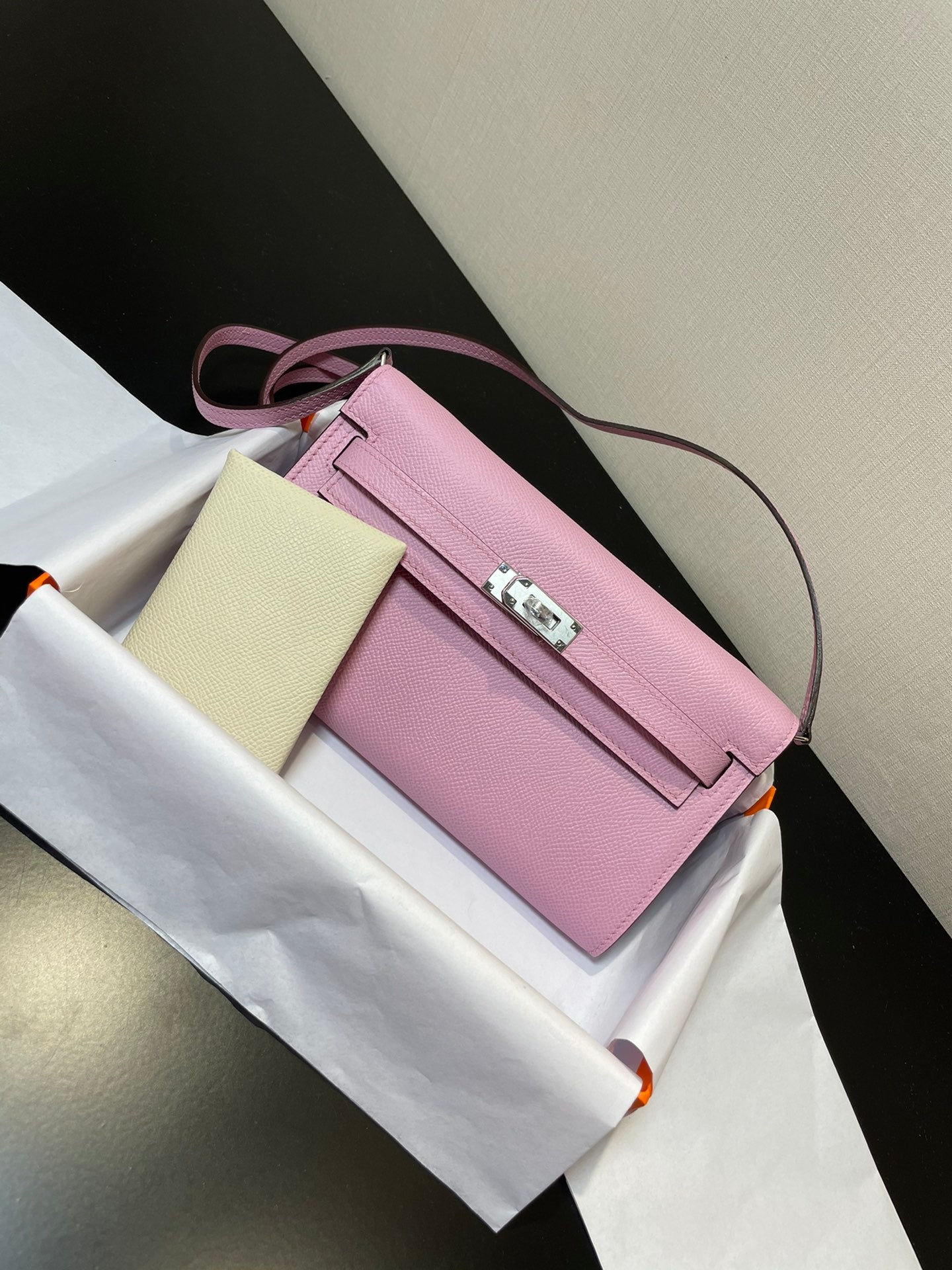 Kelly WOC 20,5 rose clair Epsom quincaillerie argentée