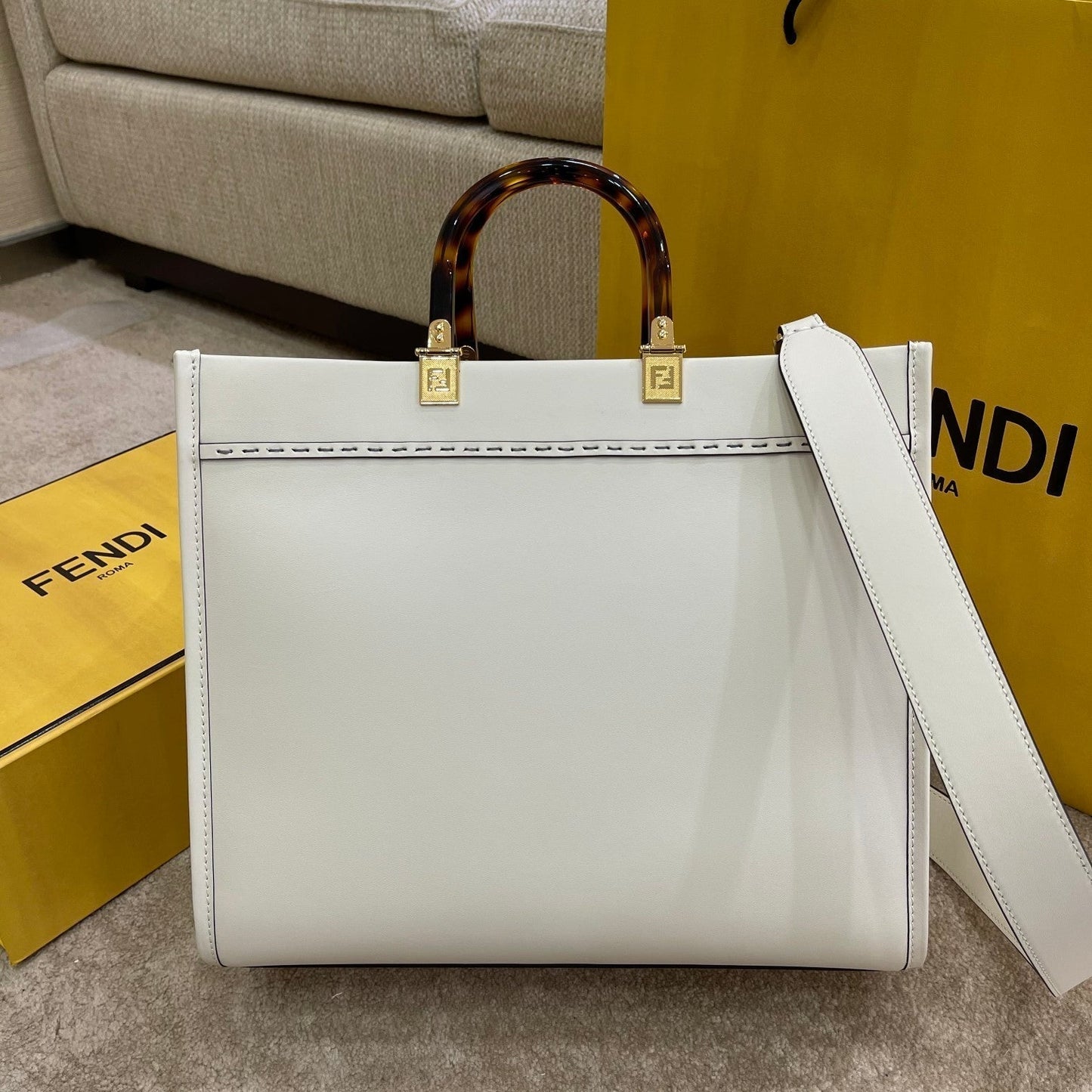 シャイン ラージ 35 トートバッグ（ホワイトカーフスキン）