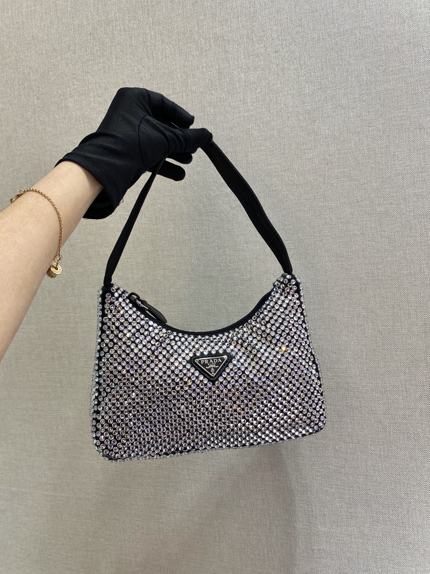 SAC HOBO ÉTINCELANT 23 EN NYLON NOIR ENTIÈREMENT ORNÉ DE CRISTAUX