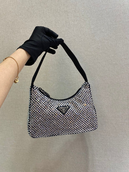SAC HOBO ÉTINCELANT 23 EN NYLON NOIR ENTIÈREMENT ORNÉ DE CRISTAUX