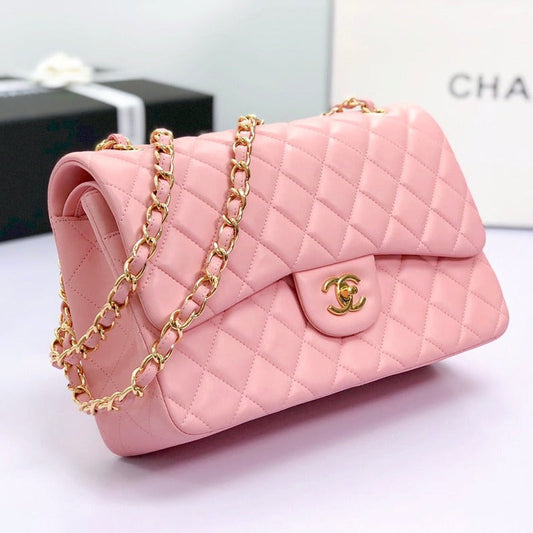 sac à rabat jumbo 30 en cuir d'agneau rose pastel et accessoires dorés