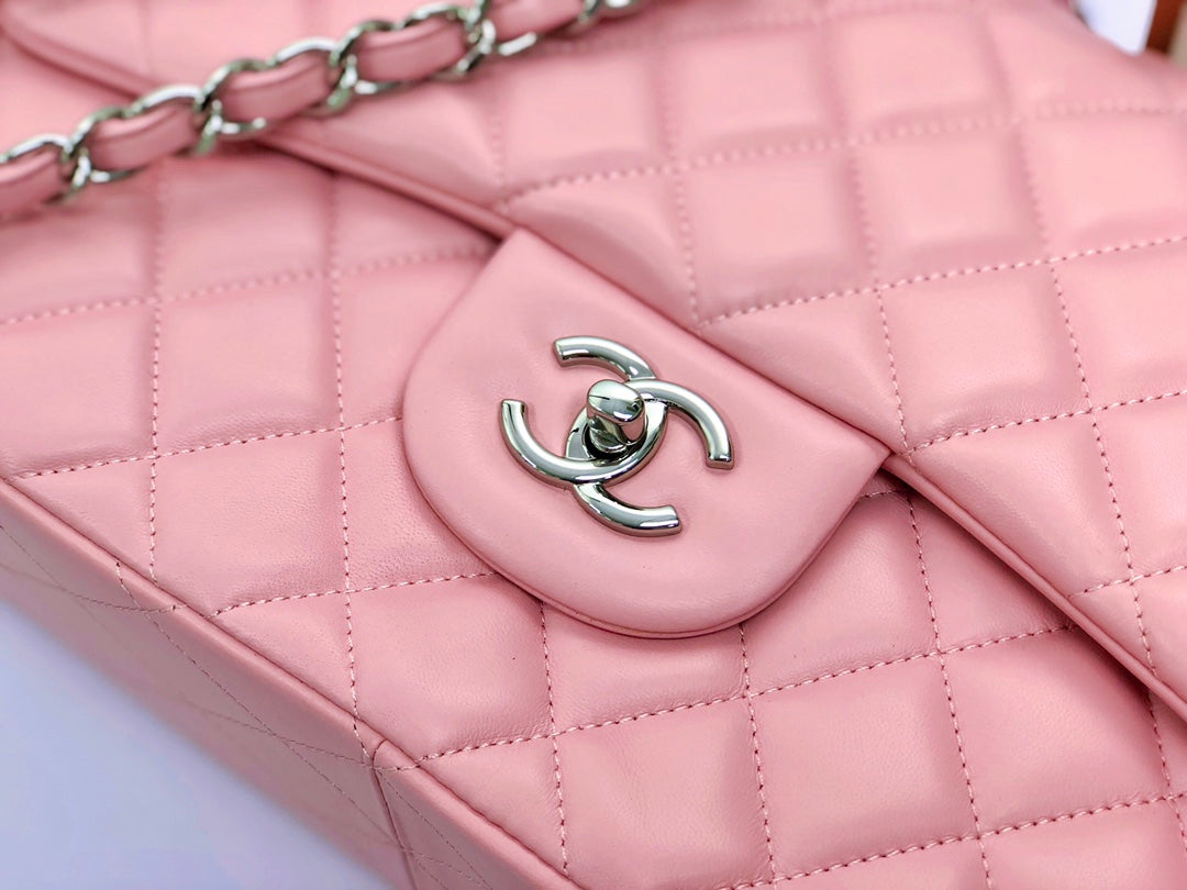 sac à rabat jumbo 30 en cuir d'agneau rose pastel et accessoires argentés