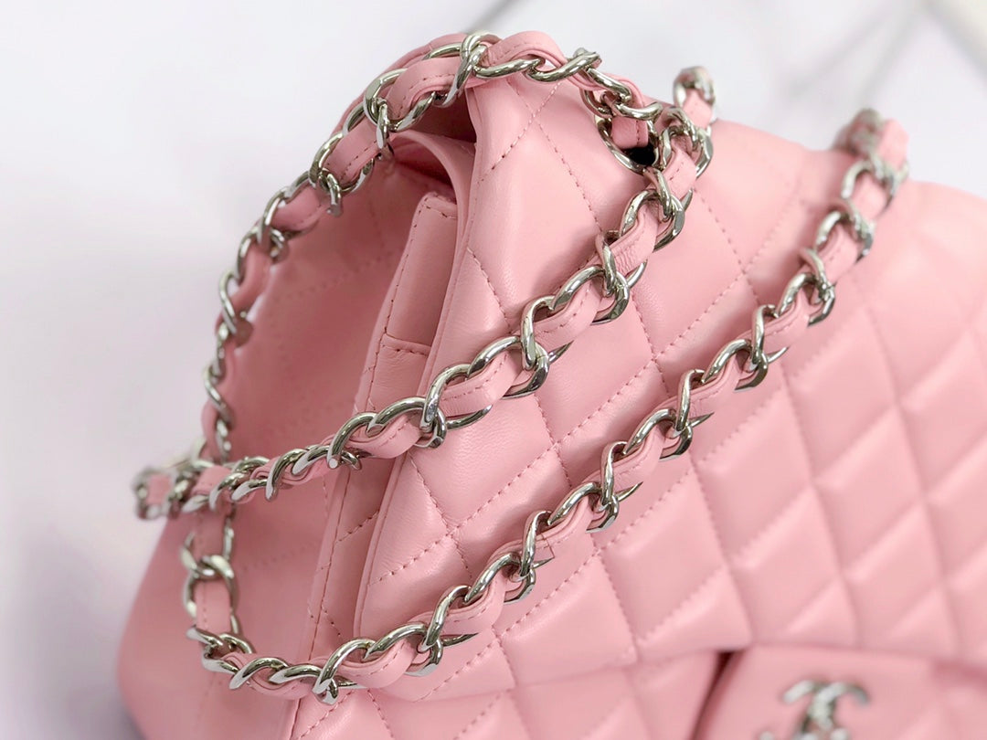 sac à rabat jumbo 30 en cuir d'agneau rose pastel et accessoires argentés