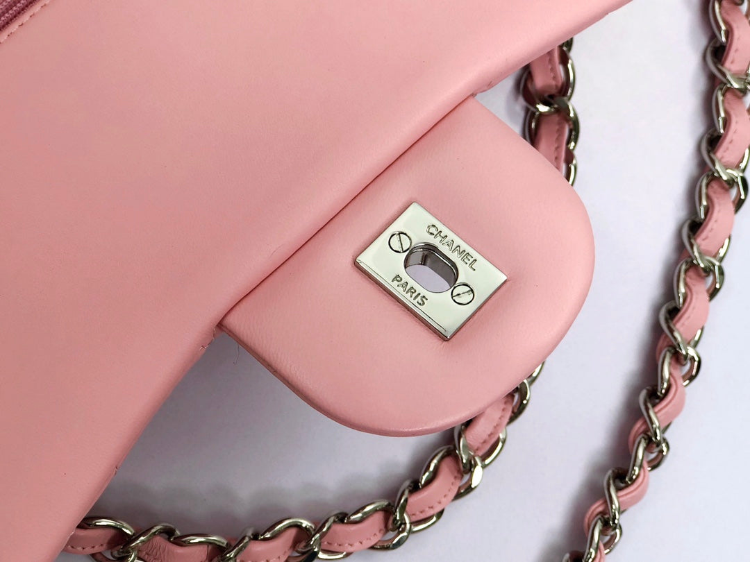 sac à rabat jumbo 30 en cuir d'agneau rose pastel et accessoires argentés