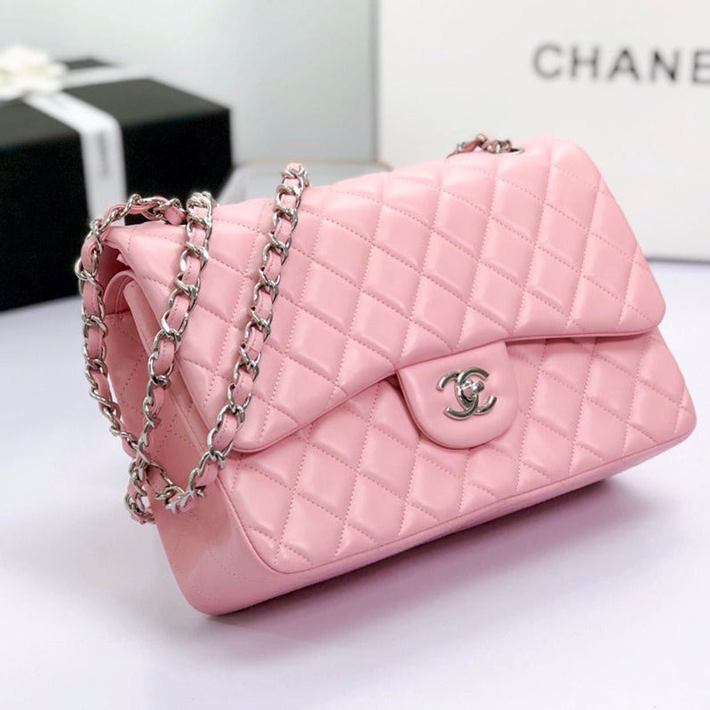 sac à rabat jumbo 30 en cuir d'agneau rose pastel et accessoires argentés