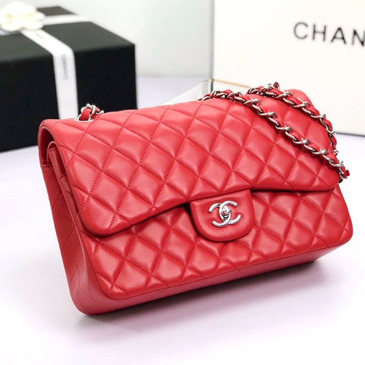 sac à rabat jumbo 30 en cuir d'agneau rouge et accessoires argentés