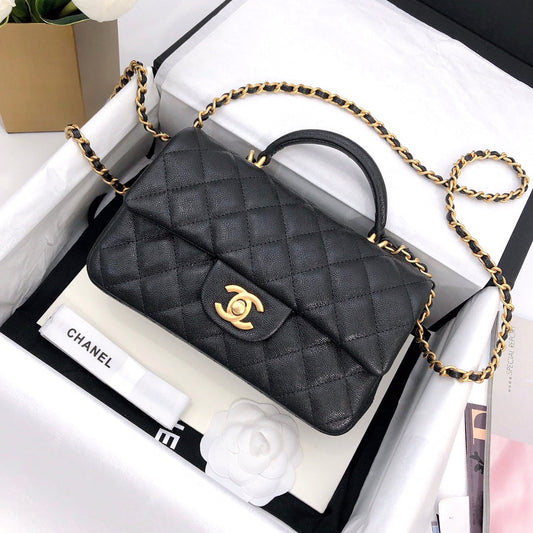 mini sac à rabat avec poignée supérieure 20 cm noir caviar matériel doré