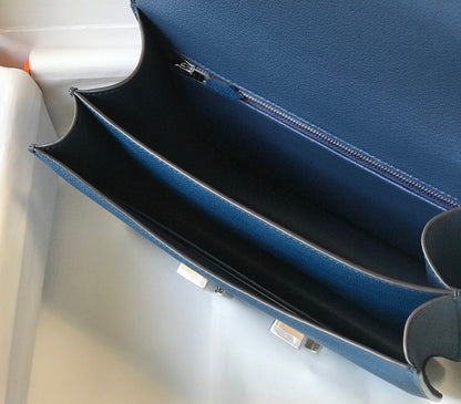 Constance 24 cuir Epsom bleu et quincaillerie argentée