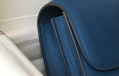 Constance 24 cuir Epsom bleu et quincaillerie argentée