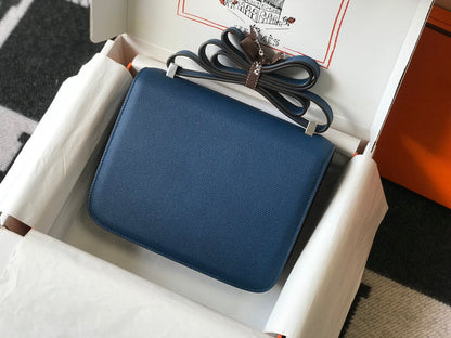 Constance 24 cuir Epsom bleu et quincaillerie argentée