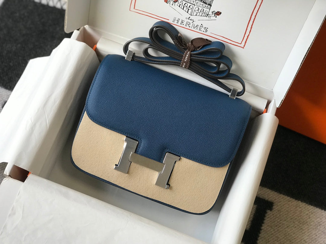 Constance 24 cuir Epsom bleu et quincaillerie argentée