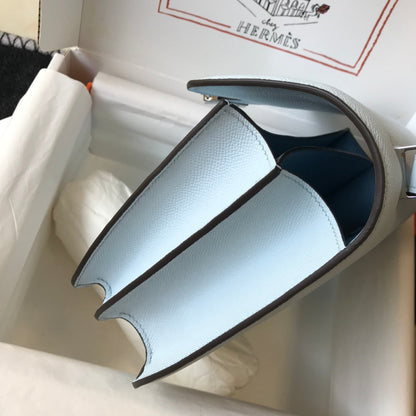 Constance 24 cuir Epsom bleu nuage, finitions dorées