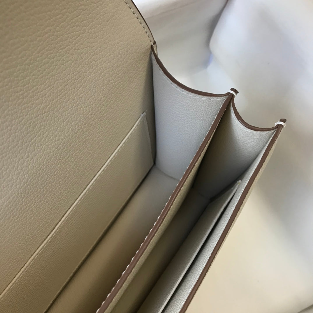 コンスタンス 24 クリームエプソムレザー シルバー金具