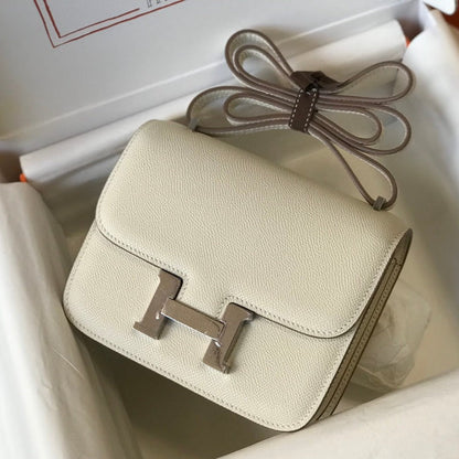 Constance 24 cuir Epsom blanc et quincaillerie argentée