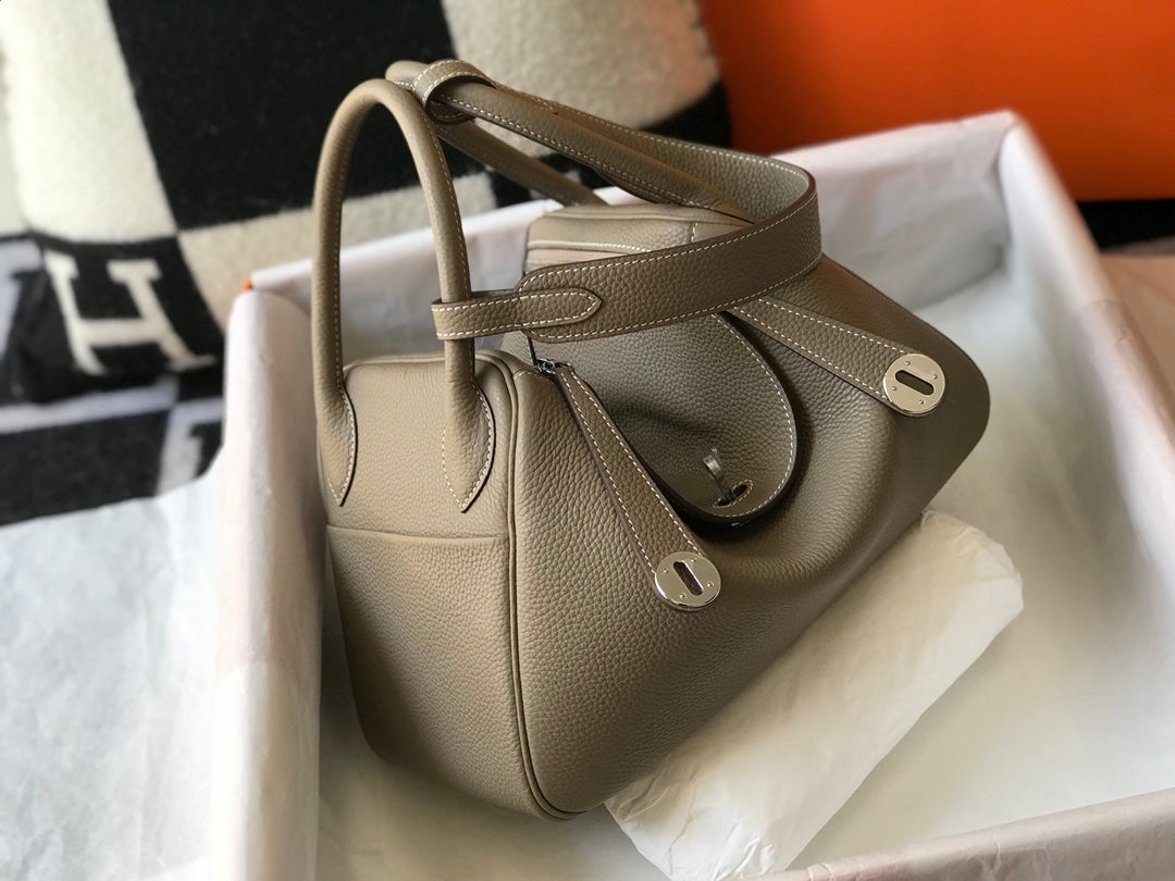 SAC HM LINDY 26 CUIR TAURILLON CLEMENCE KAKI