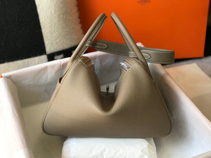 SAC HM LINDY 26 CUIR TAURILLON CLEMENCE KAKI