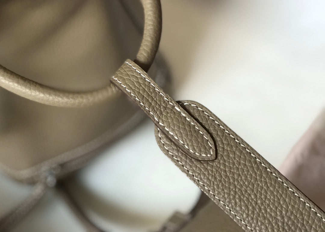 SAC HM LINDY 26 CUIR TAURILLON CLEMENCE KAKI