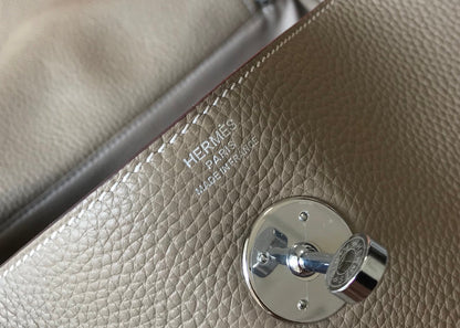 SAC HM LINDY 30 CUIR TAURILLON CLEMENCE KAKI