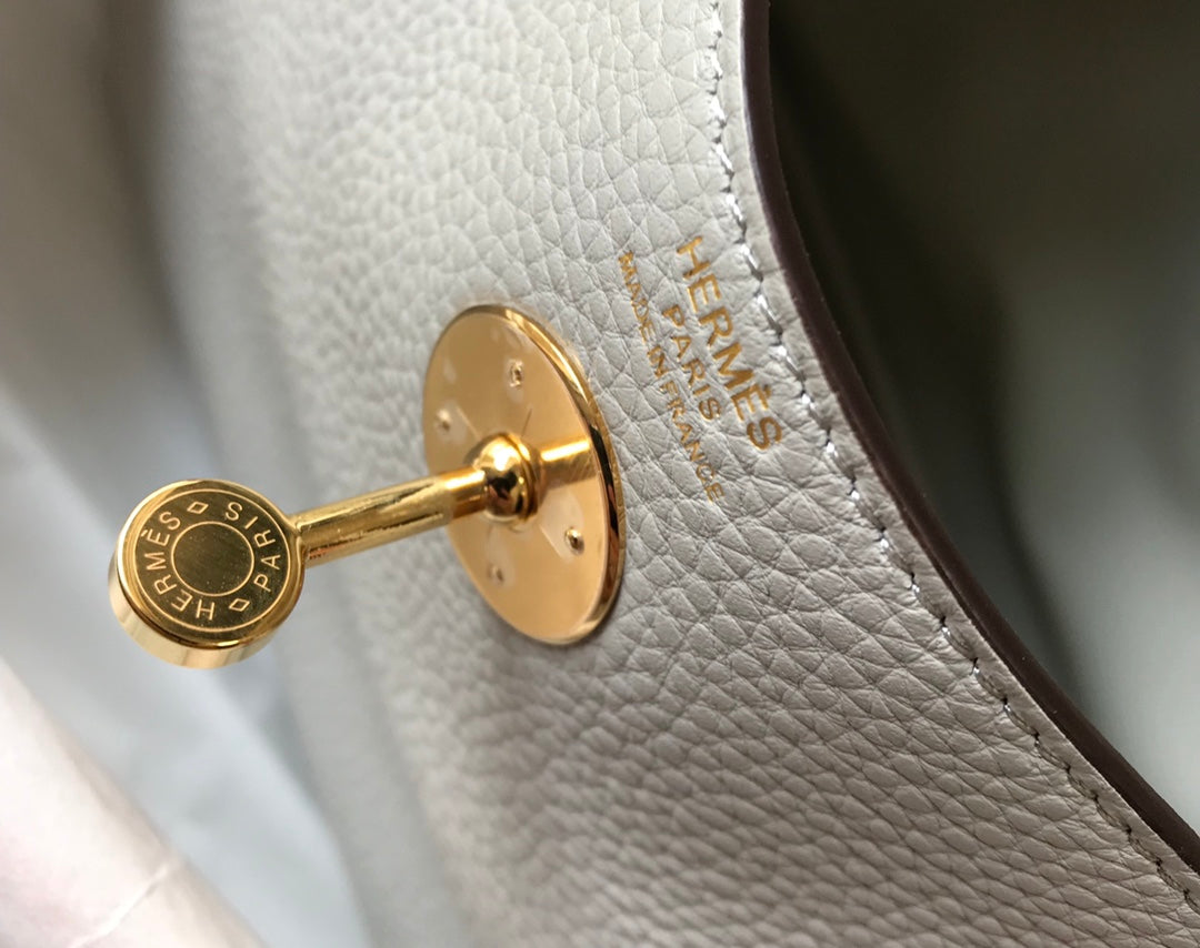 SAC HM LINDY 26 CUIR TAURILLON CLEMENCE CRÈME