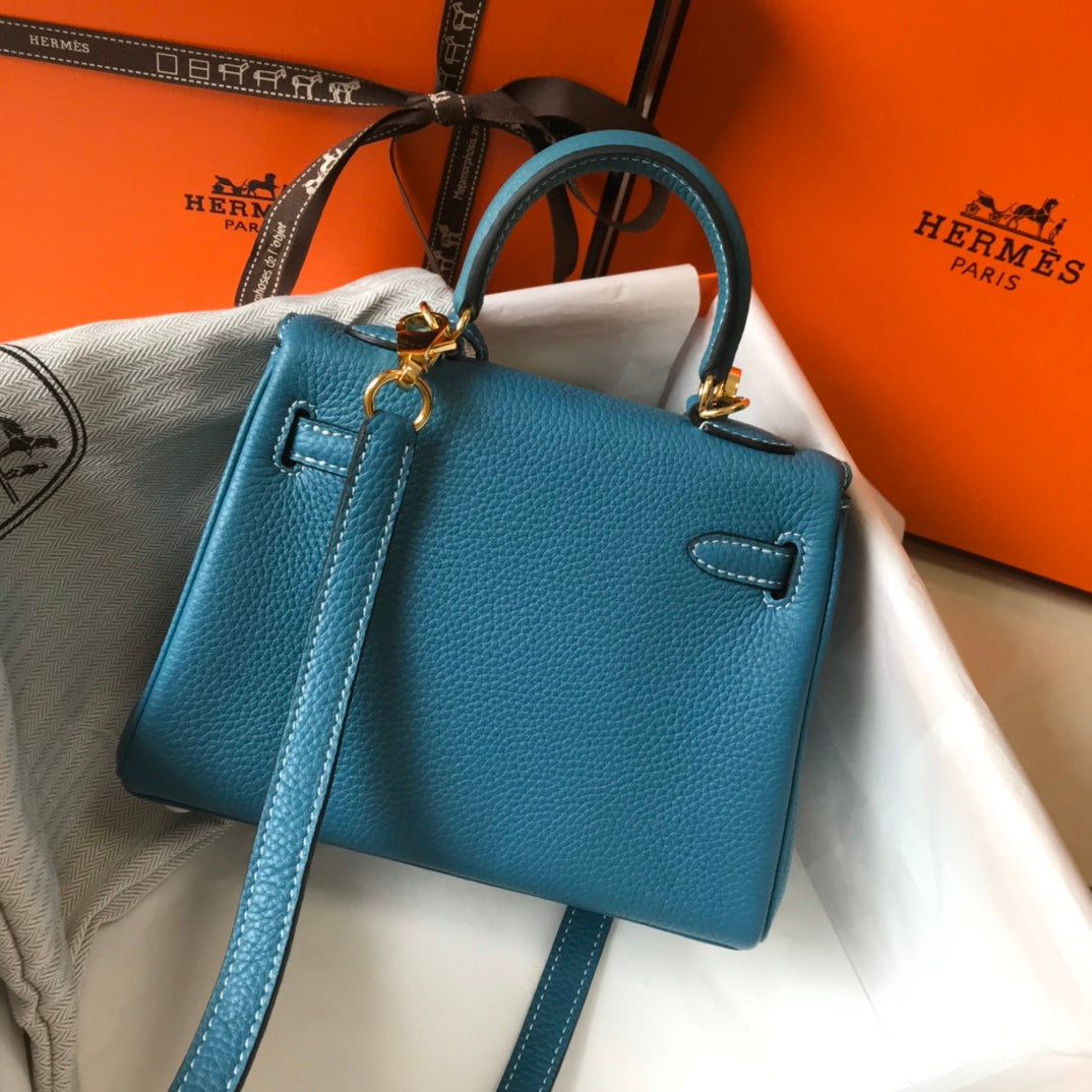 Sac HM Mini Kelly 20 cm en cuir Togo bleu jean avec finitions dorées