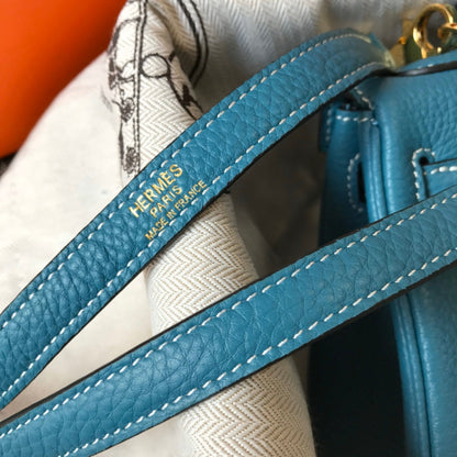 Sac HM Mini Kelly 20 cm en cuir Togo bleu jean avec finitions dorées
