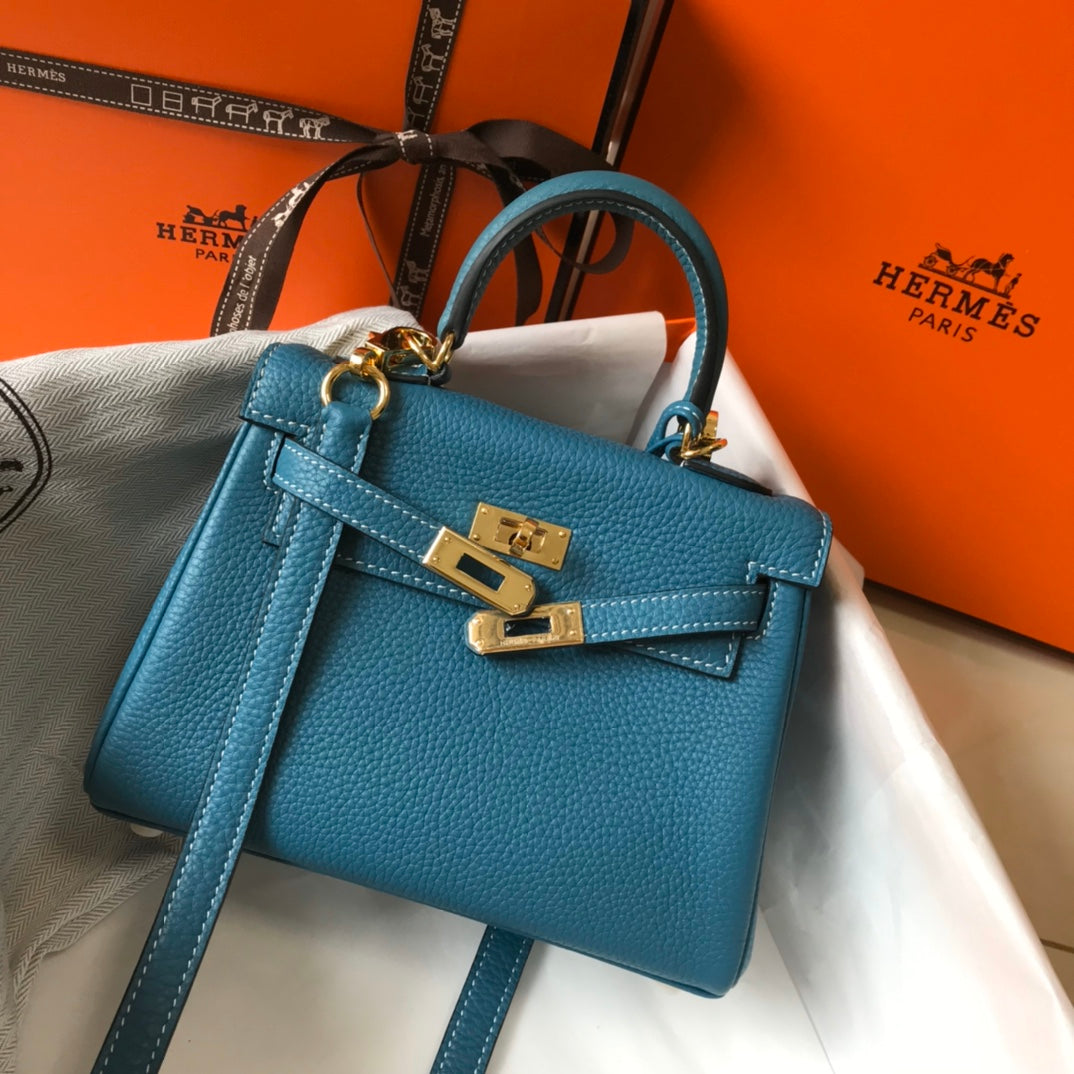 Sac HM Mini Kelly 20 cm en cuir Togo bleu jean avec finitions dorées
