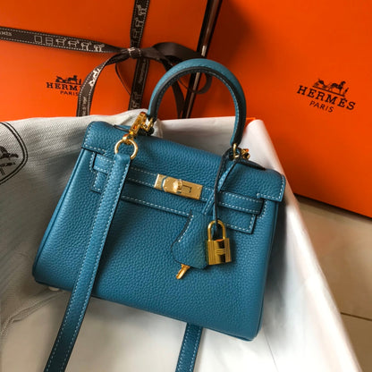 Sac HM Mini Kelly 20 cm en cuir Togo bleu jean avec finitions dorées