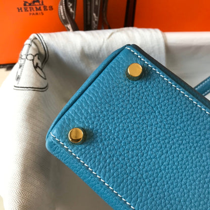 Sac HM Mini Kelly 20 cm en cuir Togo bleu jean avec finitions dorées