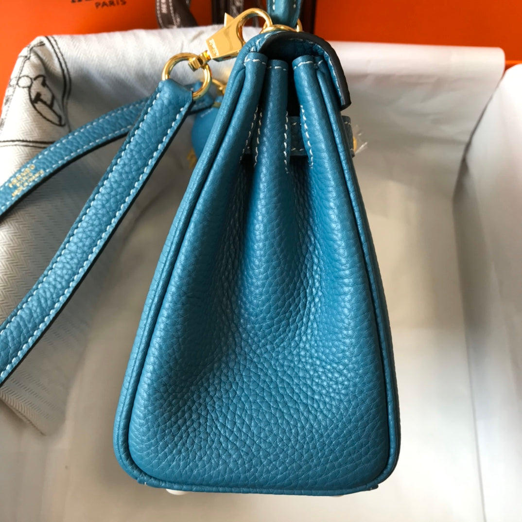 Sac HM Mini Kelly 20 cm en cuir Togo bleu jean avec finitions dorées