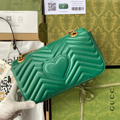 gg marmont 26 cm en cuir de veau vert avec finitions dorées