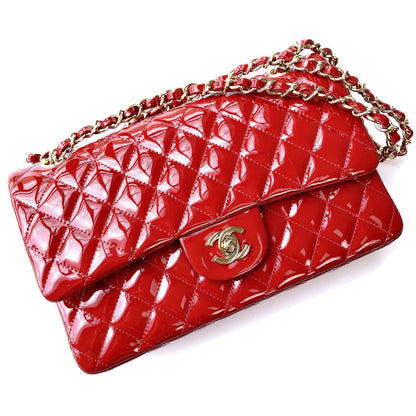 SAC À RABAT MOYEN 25 CM EN CUIR DE VEAU VERNI ROUGE ET QUINCAILLERIE DORÉE