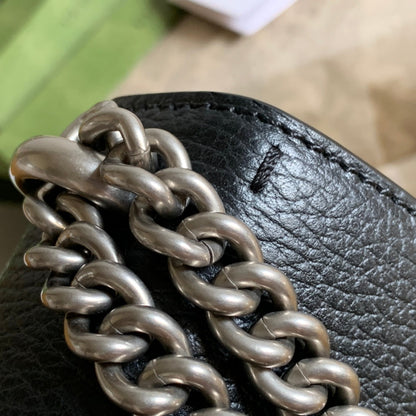 SAC À BANDOULIÈRE DYONYSUS 20 EN CUIR DE VEAU NOIR, QUINCAILLERIE ARGENTÉE