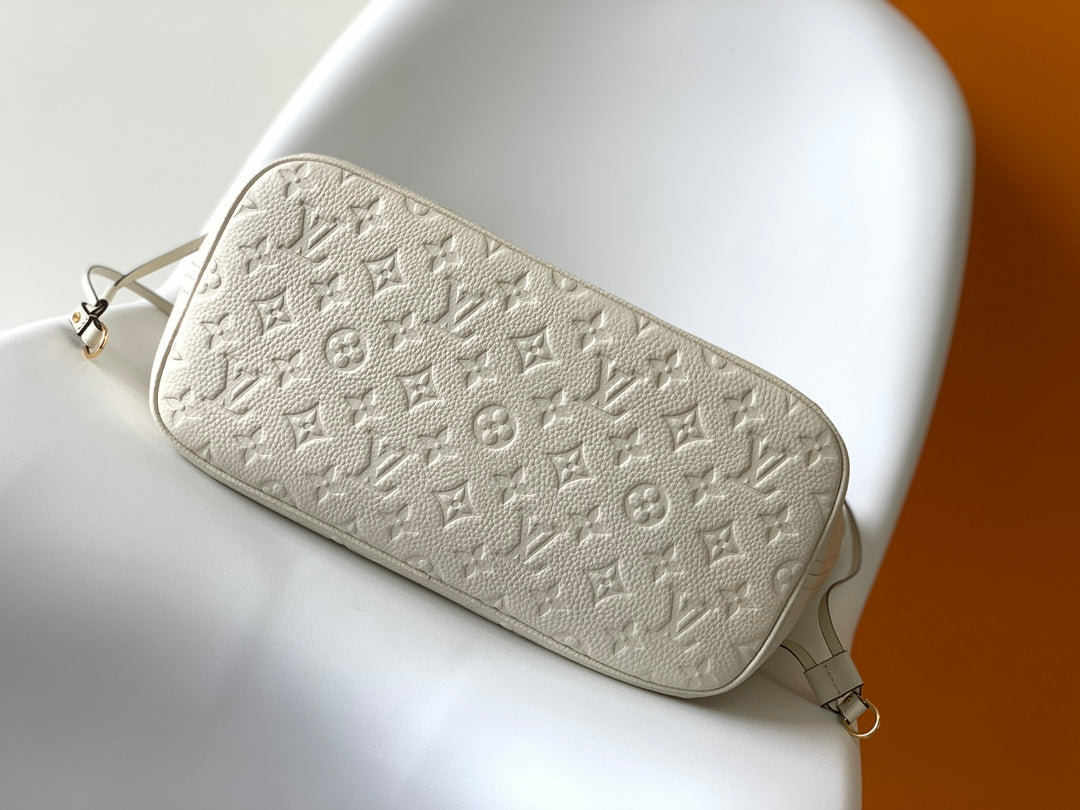 NEVERFULL MM 32 CUIR EMPREINTE MONOGRAMME BLANC 