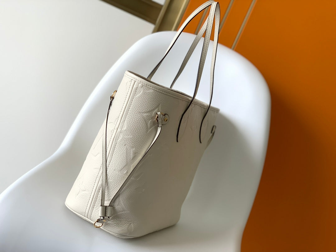 NEVERFULL MM 32 CUIR EMPREINTE MONOGRAMME BLANC 